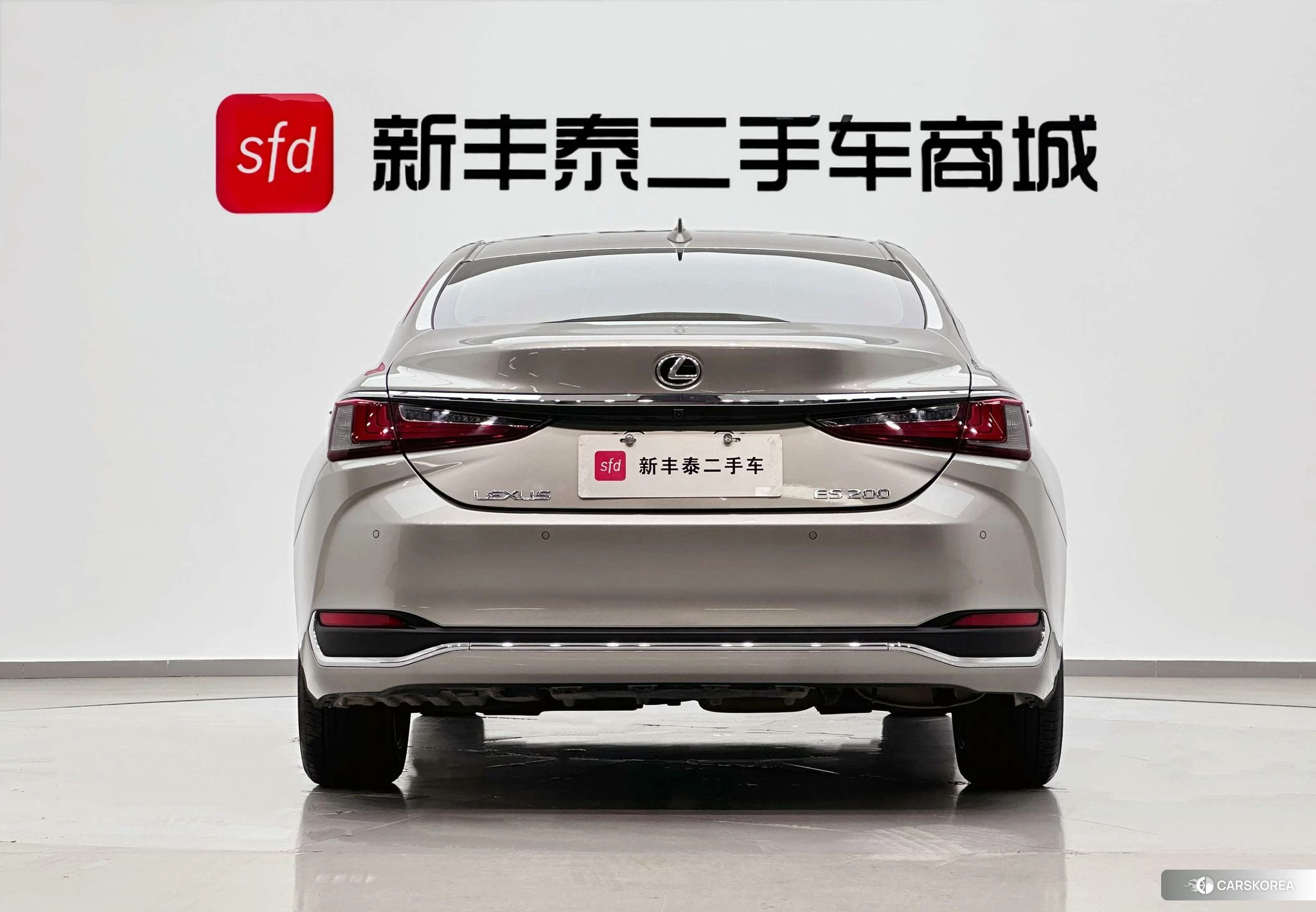 Lexus ES id 4492934 из Китая 14