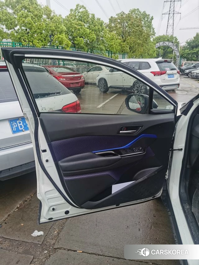 Toyota C-HR id 4210927 из Китая 14