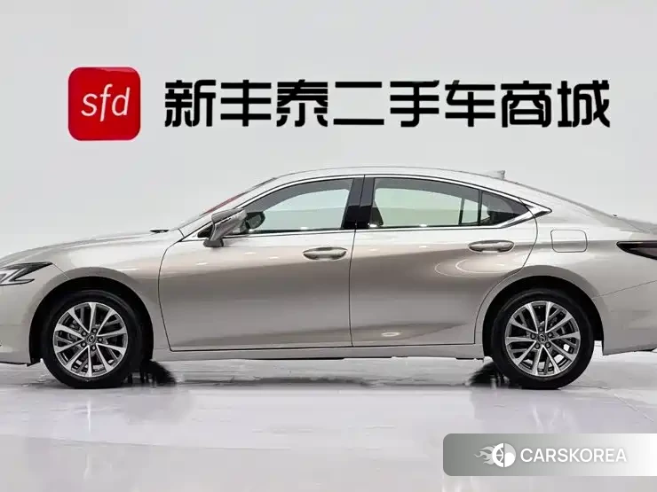 Lexus ES id 4644395 из Китая 14