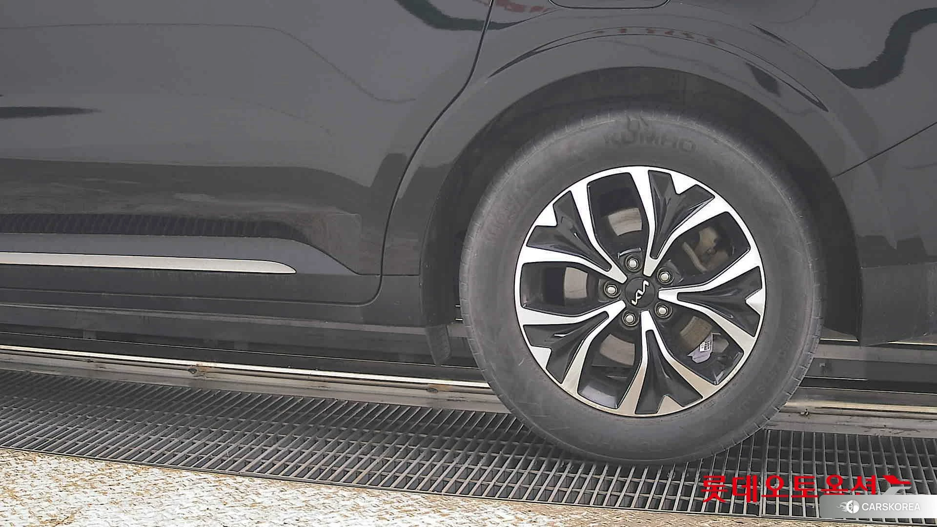 Kia Carnival id 3888402 из Кореи 14