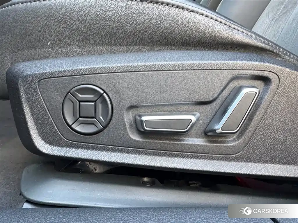 Audi A6L id 4546562 из Китая 14