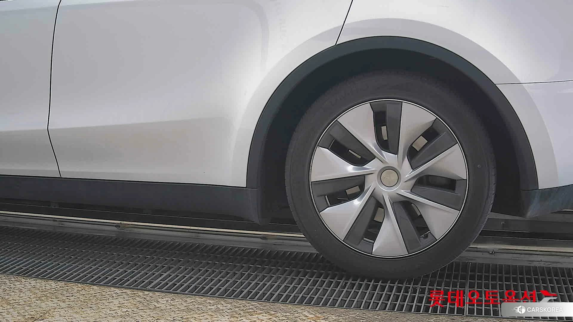 Tesla Model Y RWD id 3888283 из Кореи 14