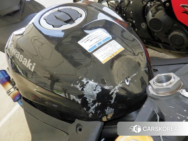 Kawasaki ZX-4R SE id 3949356 из Японии 14