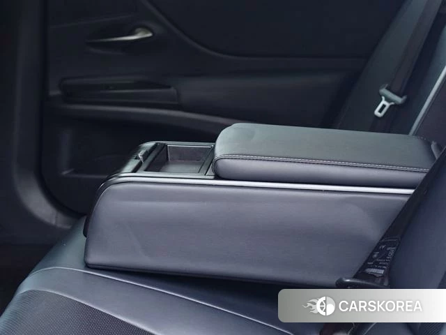 Lexus ES id 3890790 из Китая 14
