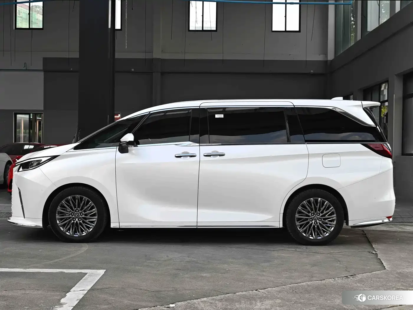 Lexus LM id 4685865 из Китая 14
