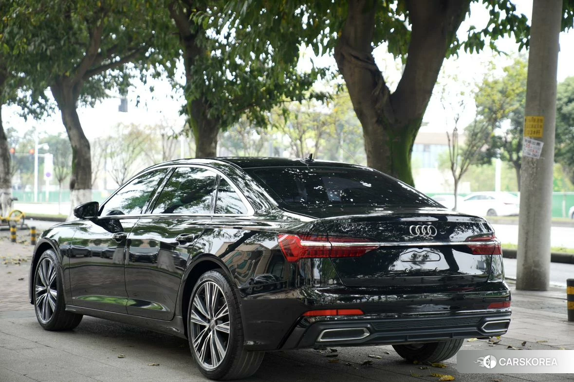 Audi A6L id 4420909 из Китая 14