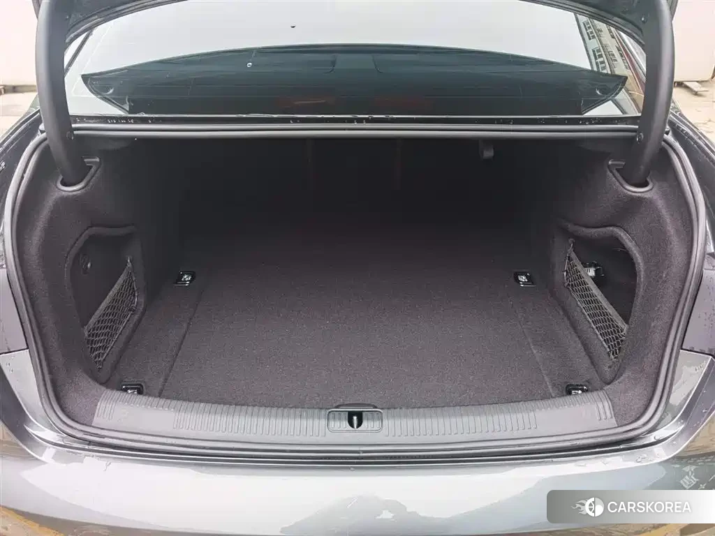 Audi A4L id 4599614 из Китая 14