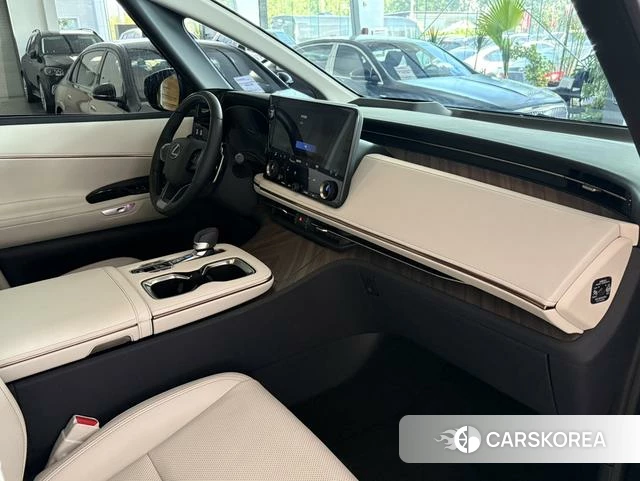 Lexus LM id 4026793 из Китая 14