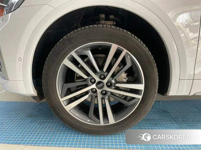 Audi Q5L id 3855983 из Китая 14