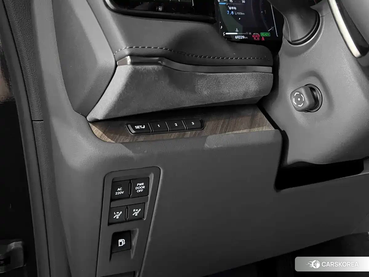 Lexus LM id 4654994 из Китая 14