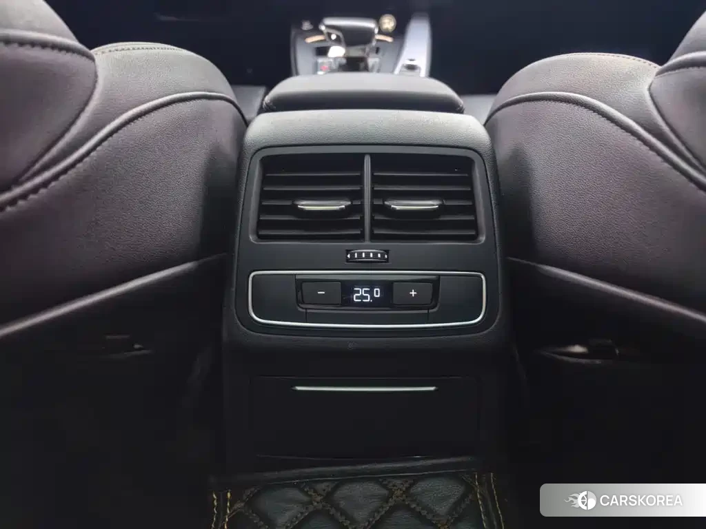 Audi A4L id 4606840 из Китая 14