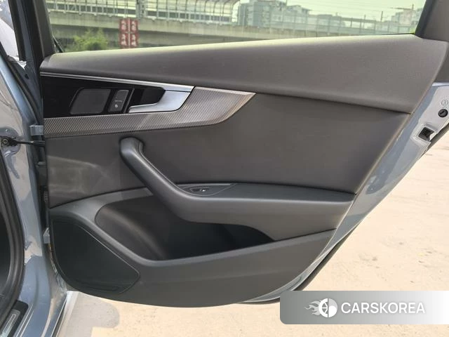 Audi A4L id 4299969 из Китая 14