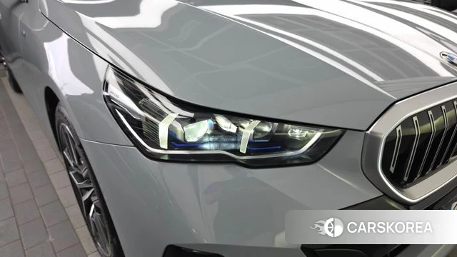 BMW 5 Series (G60) id 4792124 из Кореи 14