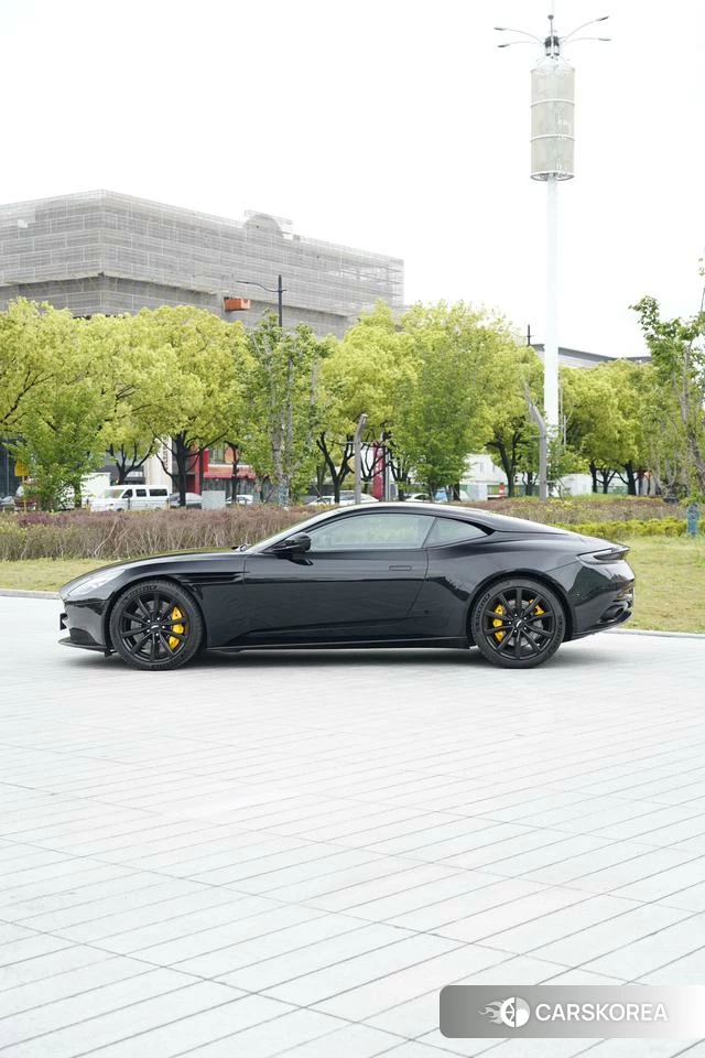 Aston Martin DB11 id 4211344 из Китая 14