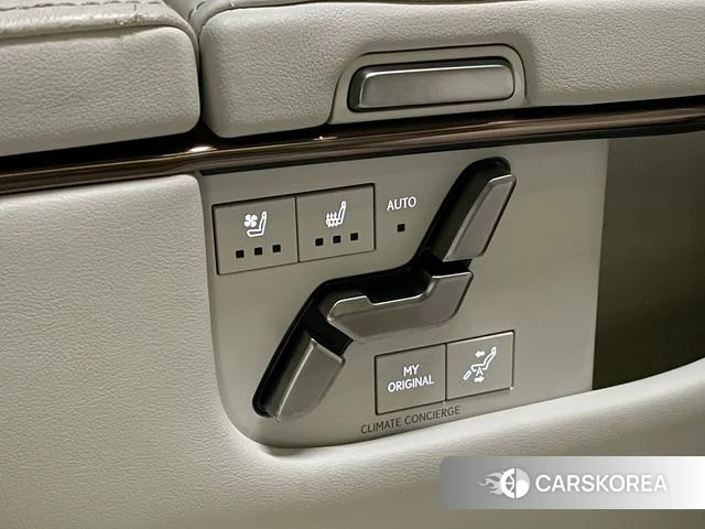 Lexus LM id 4353481 из Китая 14