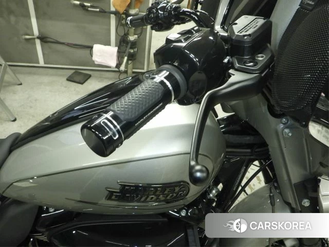 Harley-Davidson Street Glide FLHXSE1980CVO id 3950643 из Японии 14