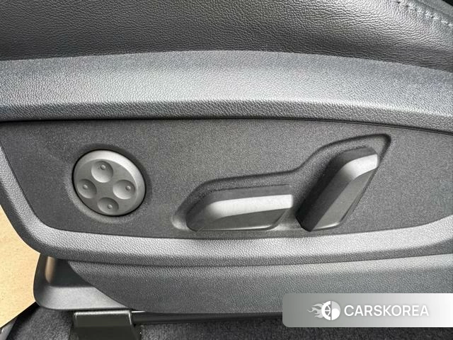 Audi Q5L id 4329235 из Китая 14
