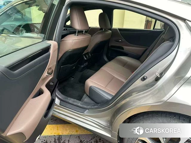 Lexus ES id 4393355 из Китая 14