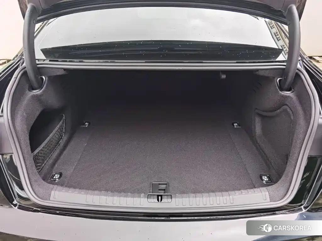 Audi A6L id 4644583 из Китая 14