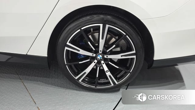 BMW 5 Series (G60) id 4630167 из Кореи 14