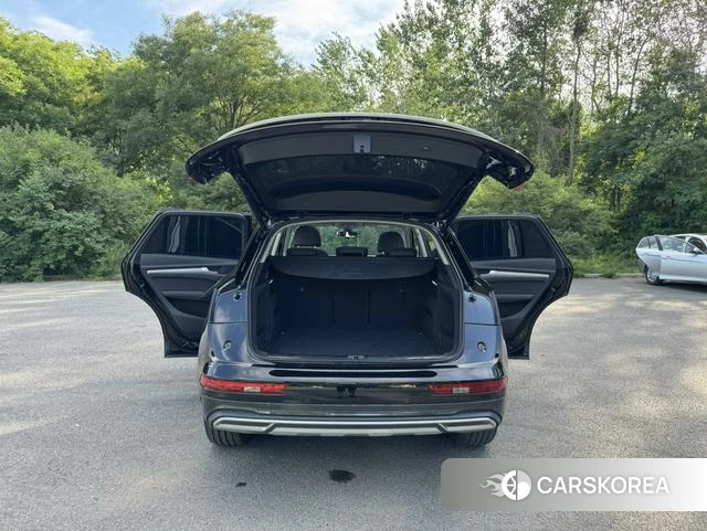Audi Q5L id 4258282 из Китая 14