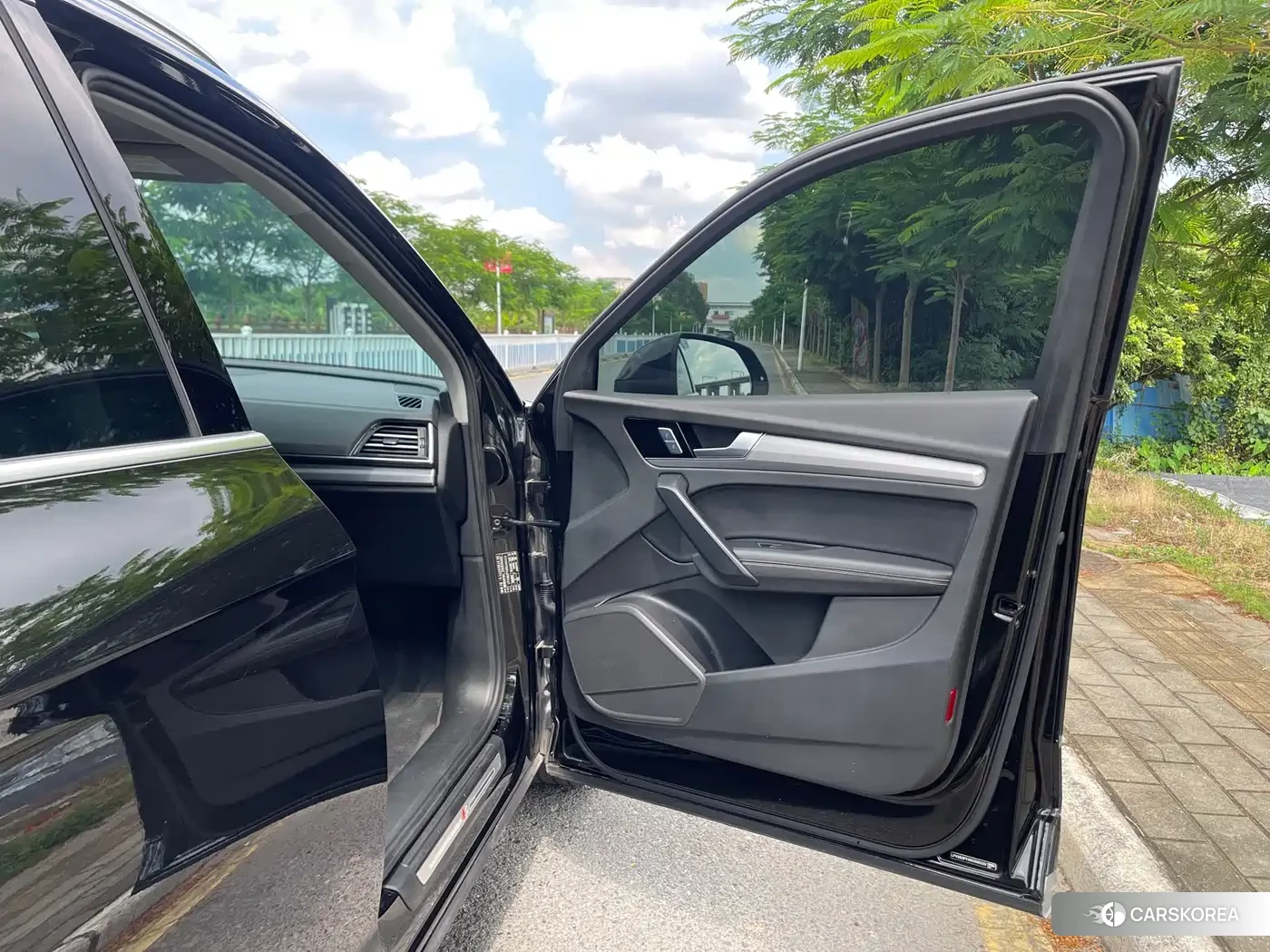 Audi Q5L id 4589235 из Китая 14