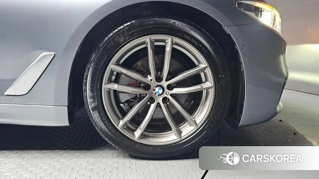 BMW 5 Series (G30) id 4568321 из Кореи 14
