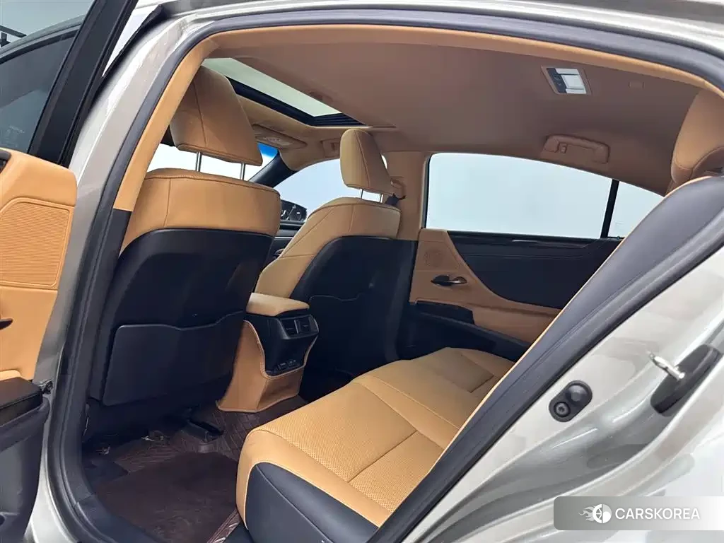 Lexus ES id 4649407 из Китая 14