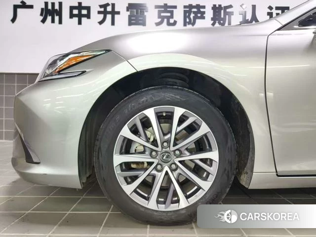 Lexus ES id 4220910 из Китая 14