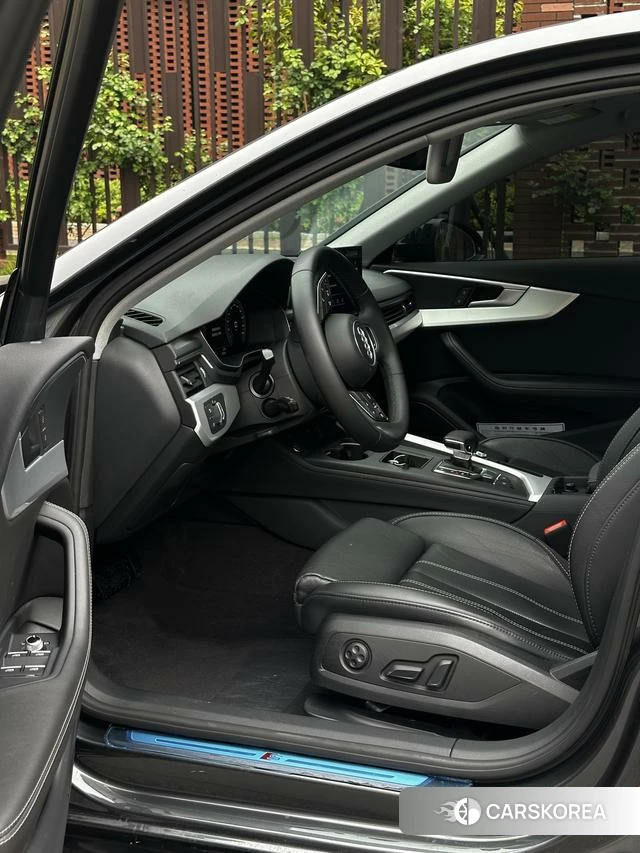 Audi A4L id 4306963 из Китая 14