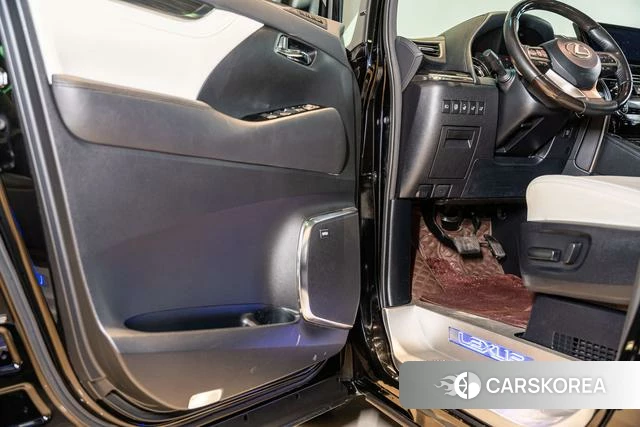 Lexus LM id 4262485 из Китая 14