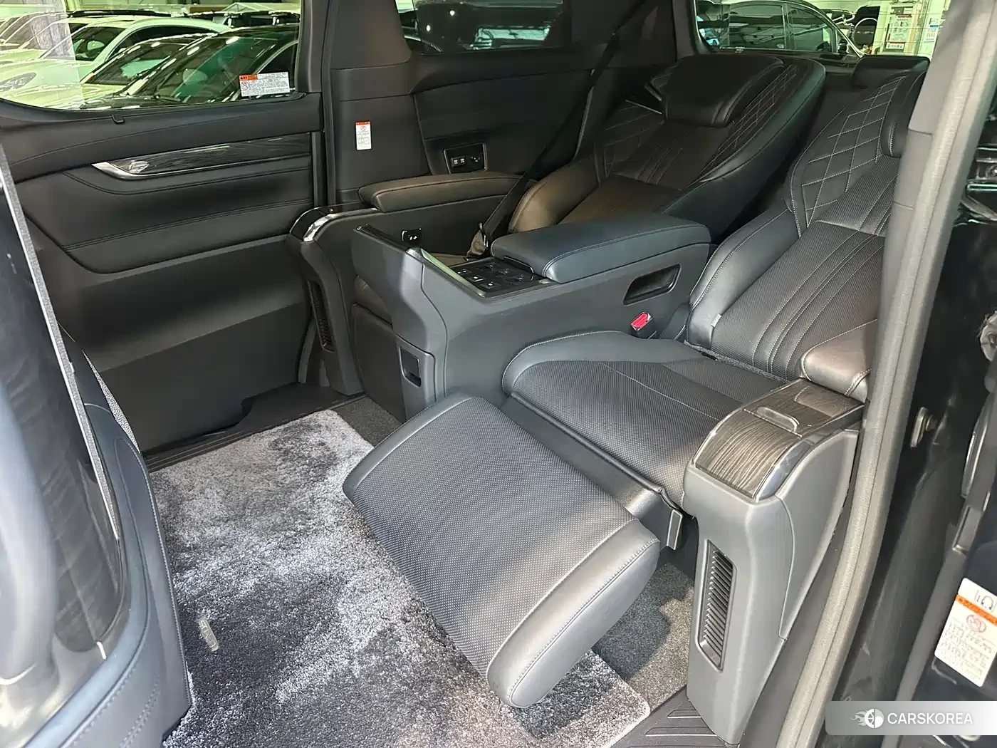 Lexus LM id 4570451 из Китая 14