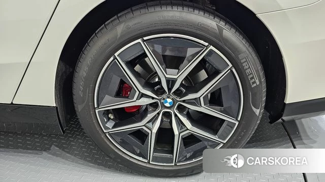 BMW 5 Series (G60) id 4629899 из Кореи 14