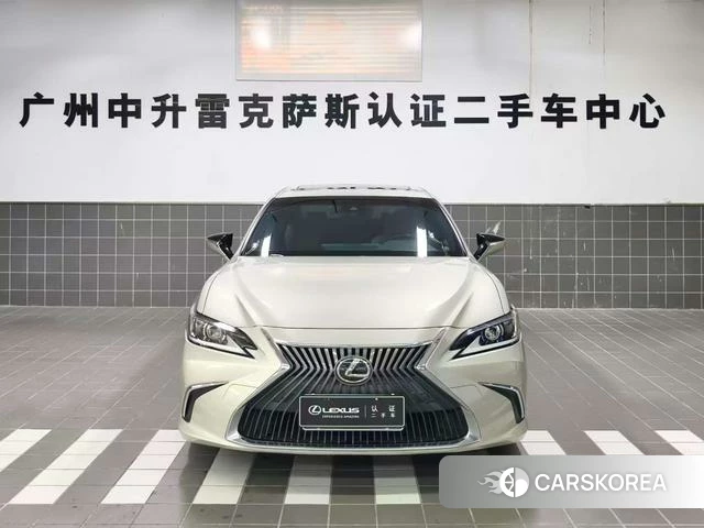 Lexus ES id 4348935 из Китая 14