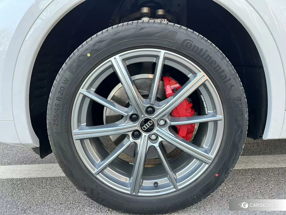 Audi Q5L id 4426657 из Китая 14