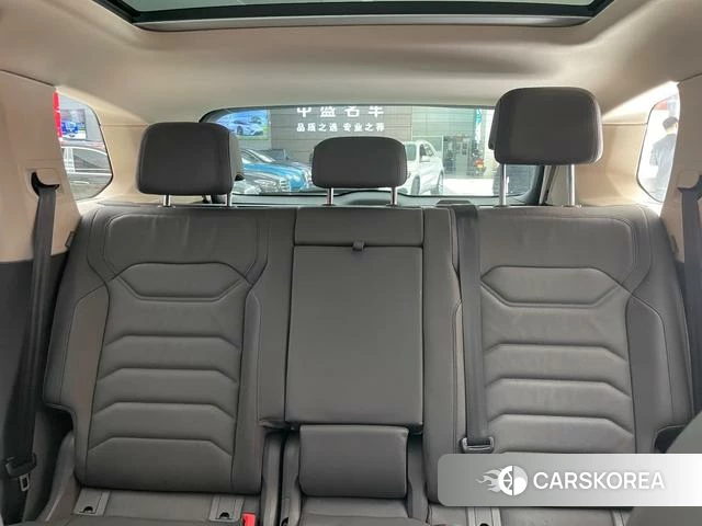 Volkswagen Touareg id 4300489 из Китая 14