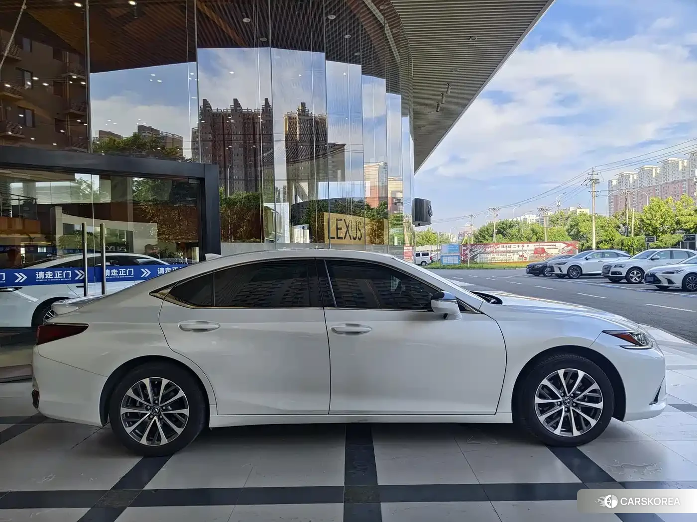 Lexus ES id 4669411 из Китая 14