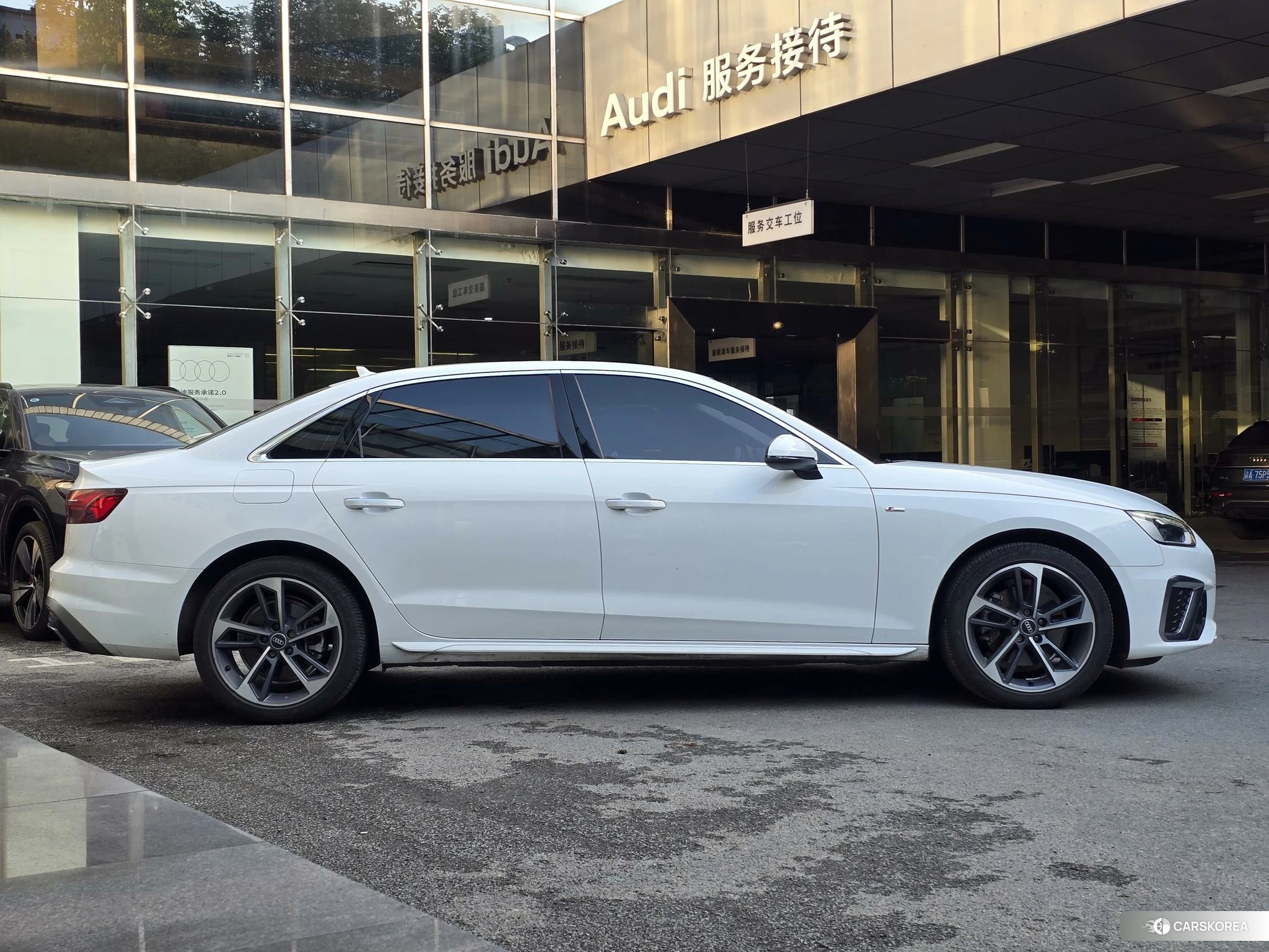 Audi A4L id 4420043 из Китая 14