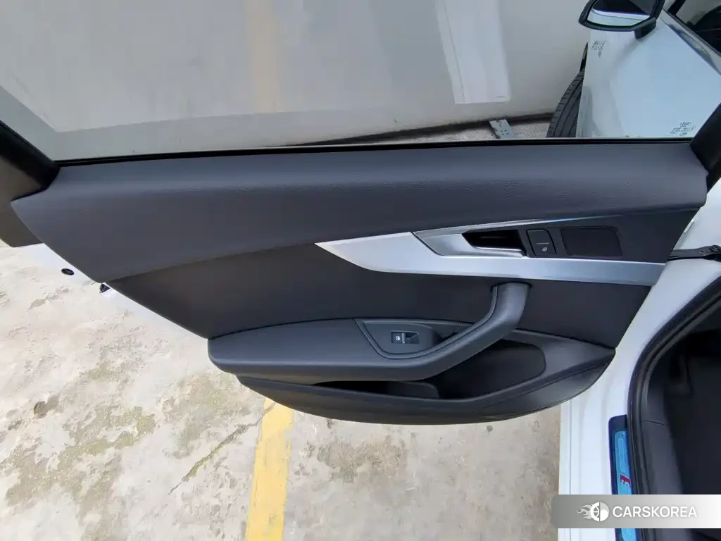 Audi A4L id 4654974 из Китая 14