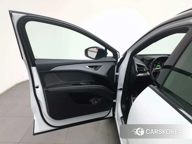 Audi Q5 e-tron id 3969106 из Китая 14