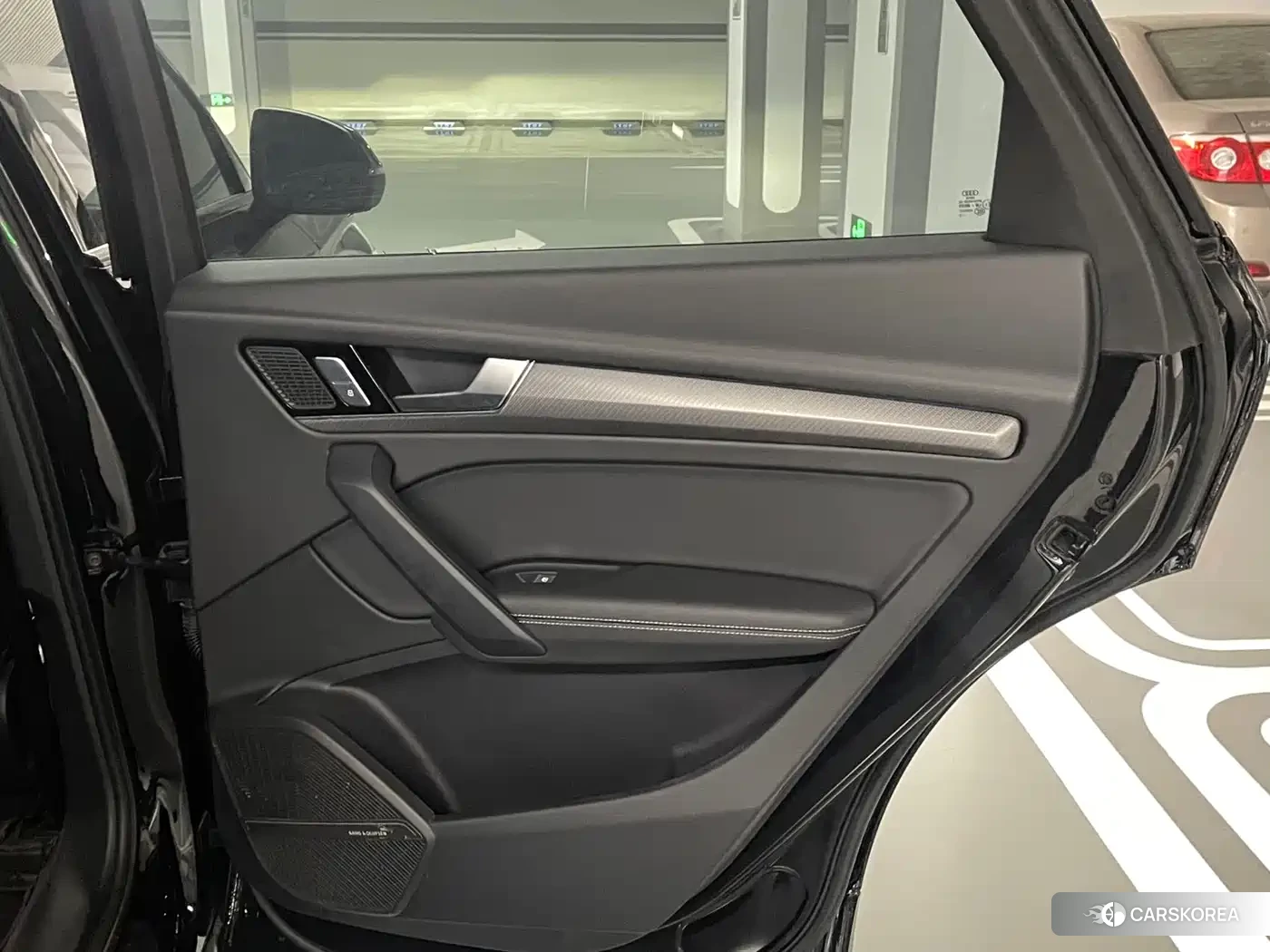 Audi Q5L id 4547504 из Китая 14