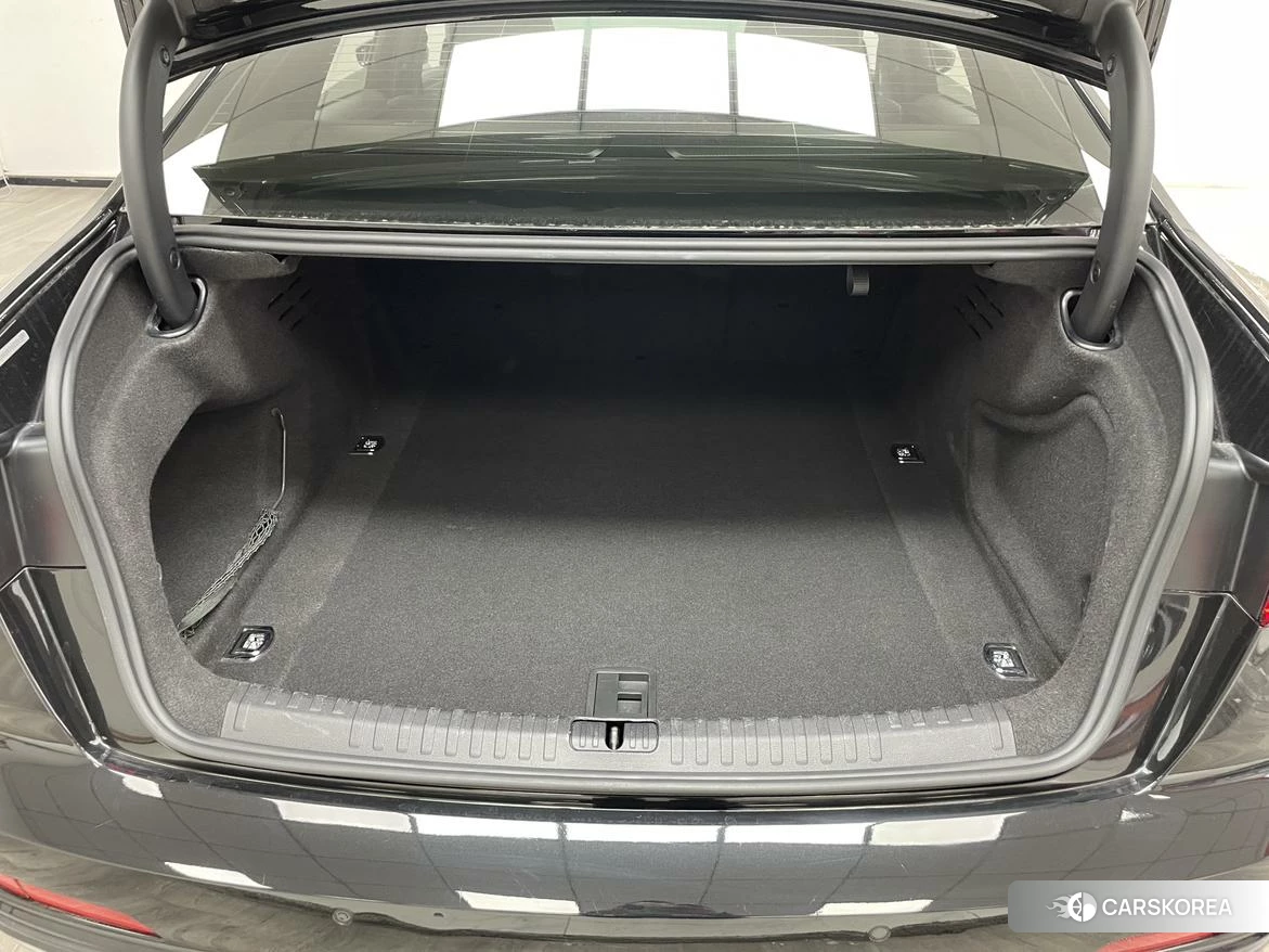 Audi A6L id 4454089 из Китая 14