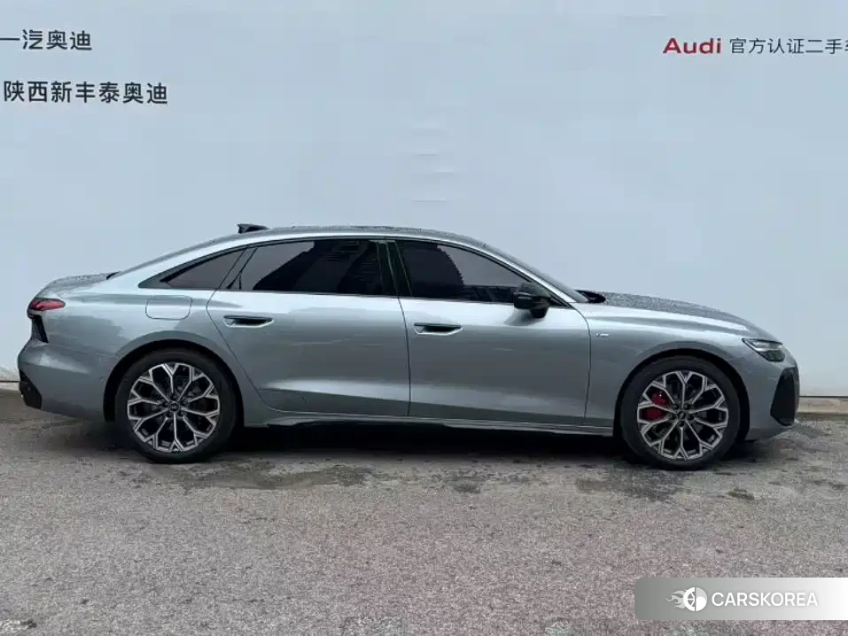 Audi A6L id 4649344 из Китая 14
