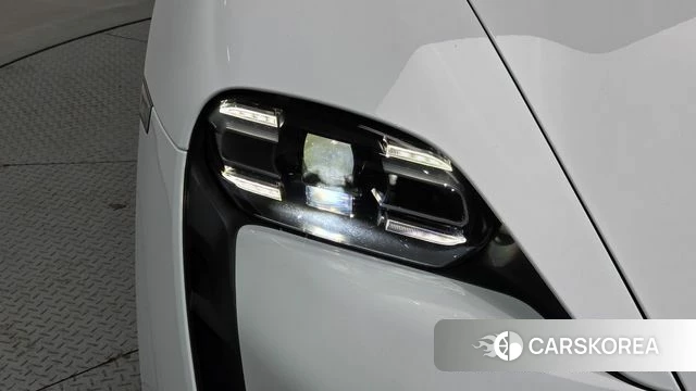 Porsche Taycan id 4578971 из Кореи 14