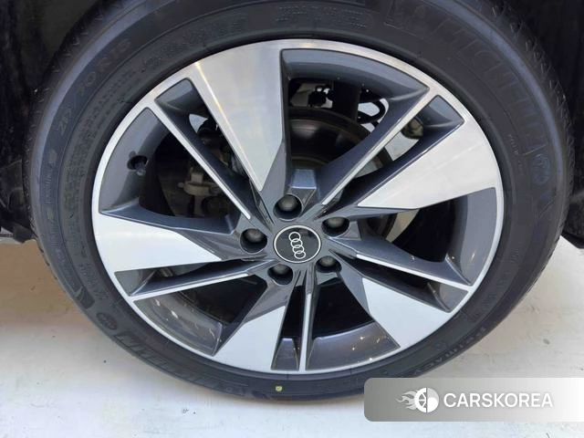 Audi Q2L id 4392117 из Китая 14