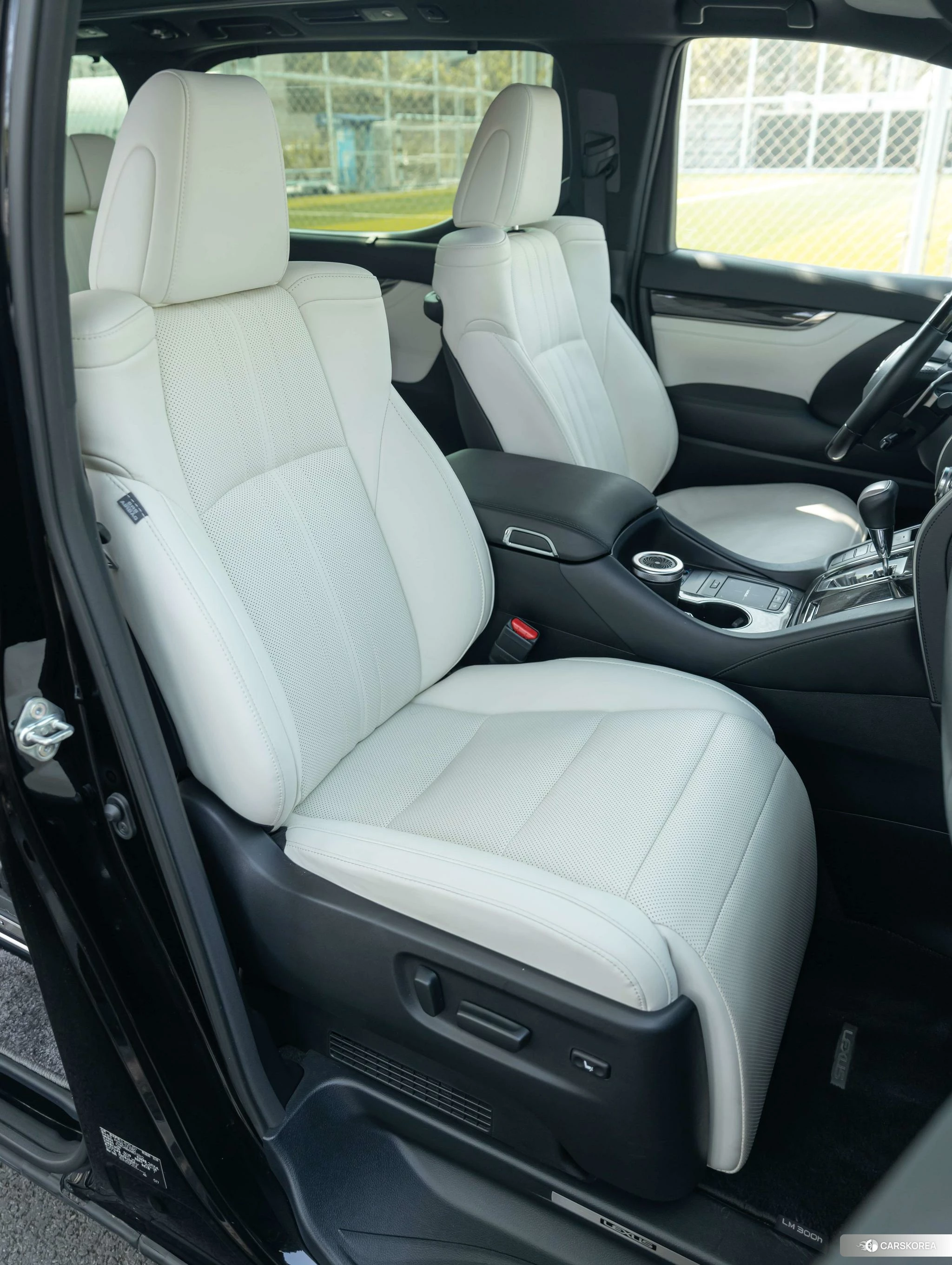 Lexus LM id 4421207 из Китая 14