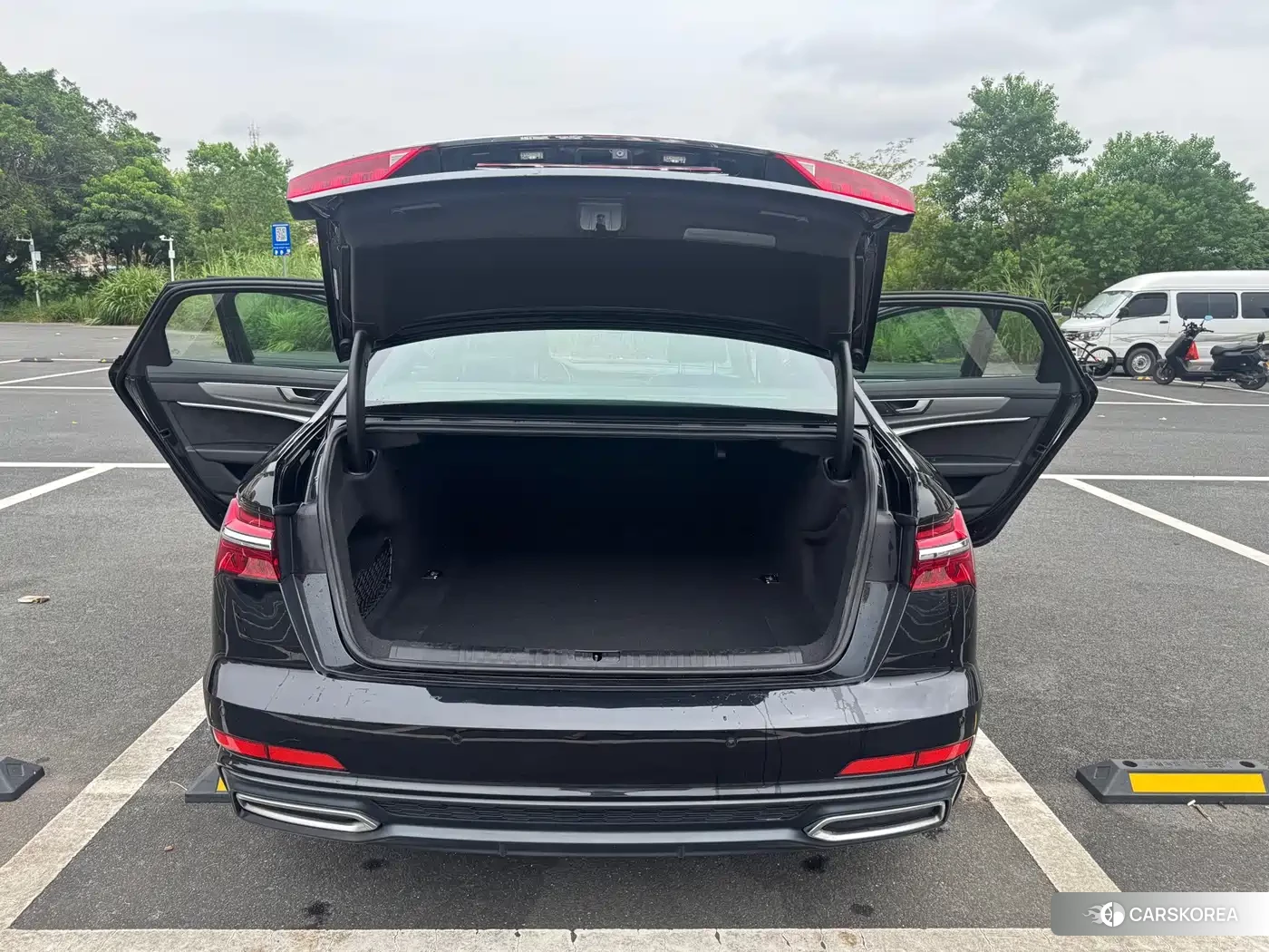 Audi A6L id 4601877 из Китая 14