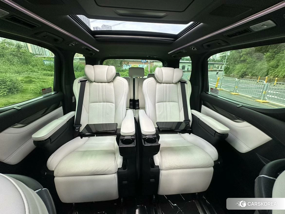 Lexus LM id 4485560 из Китая 14