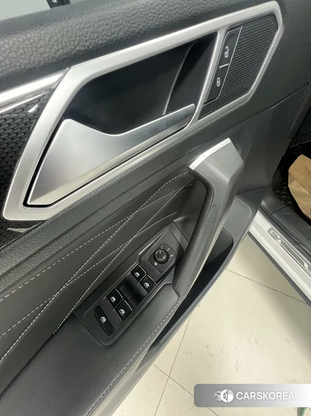 Volkswagen Tiguan L id 4297920 из Китая 14