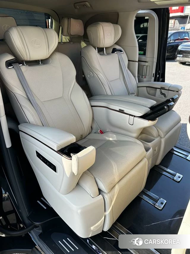 Lexus LM id 4301417 из Китая 14